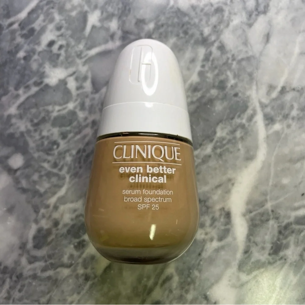 Clinique‎ Even Better Clinical Foundation Vanilla